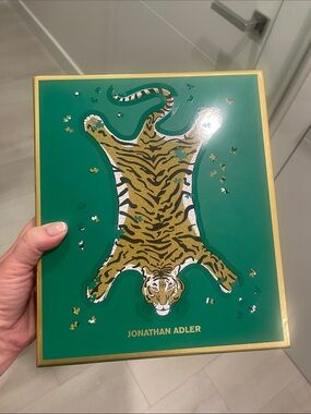 Jonathan Adler Emerald Green Tiger Puzzle Box with Gold Trim comes - New in Box-